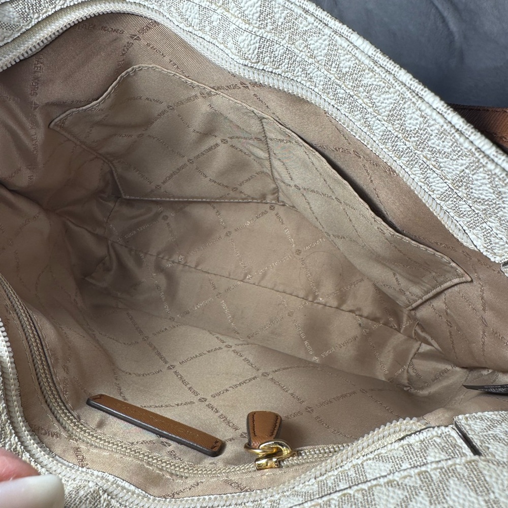 Michael Kors Cream and Beige Messenger Crossbody Bag - Picture 4 of 7
